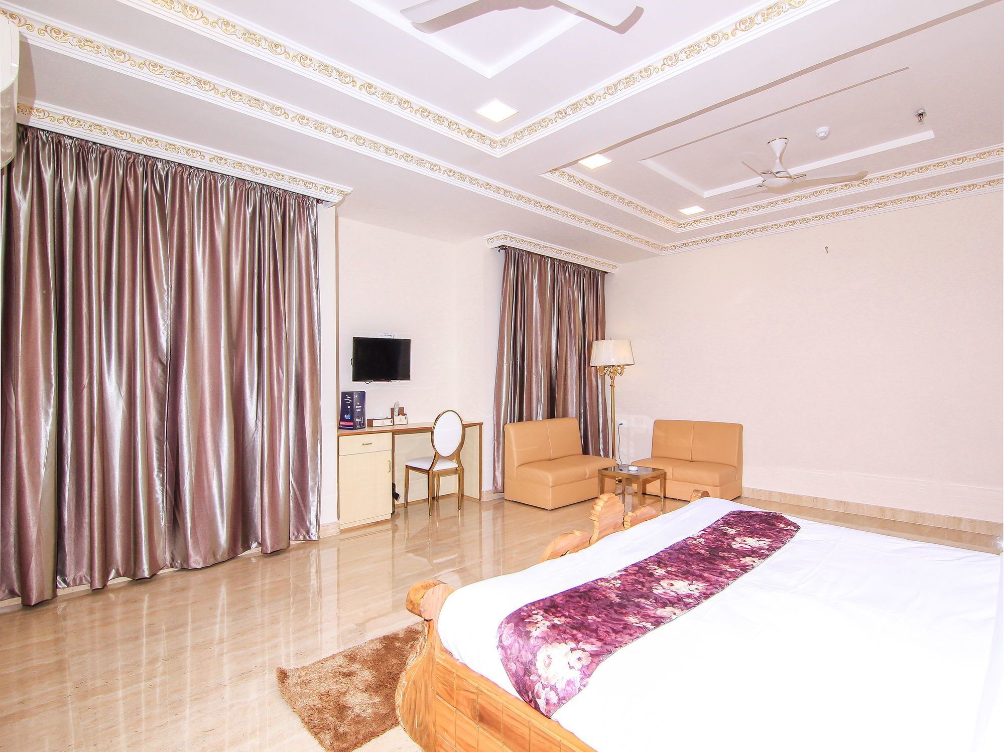 Oyo 11956 Galaxy Grand Hotel Lucknow Eksteriør billede